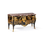 Commode en laque de Chine et vernis parisien et bronze doré d'époque Louis XV, vers 1750, estampille de Pierre Roussel