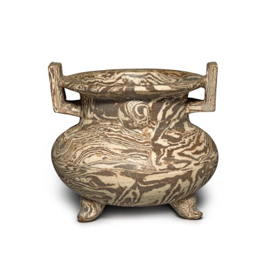 View full screen - View 1 of Lot 255. A marbled pottery tripod censer, Song / Yuan dynasty | 宋 / 元 絞胎三足爐.