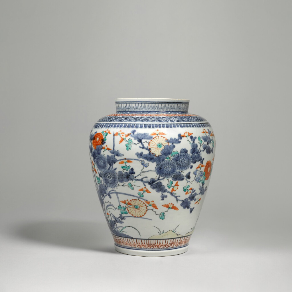 View full screen - View 1 of Lot 26. A Kakiemon vase | Edo period, late 17th century.