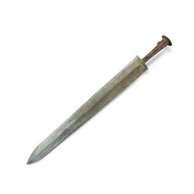 View full screen - View 1 of Lot 728. A bronze sword, Eastern Zhou dynasty, Warring States period | 東周戰國 青銅劍.