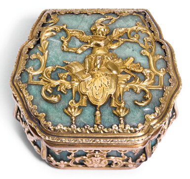 View full screen - View 1 of Lot 54. A SMALL GOLD AND HARDSTONE BONBONNIÈRE, PROBABLY GERMAN, LATE 19TH CENTURY.