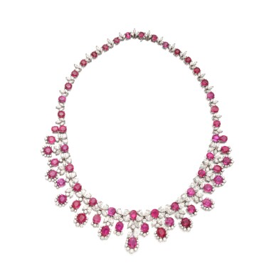 Voir en plein écran - Voir 1 du lot 407. Ruby and Diamond Necklace.