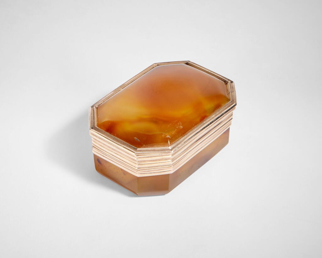 View full screen - View 1 of Lot 711. A Gold-Mounted Hardstone Snuff-Box, 19th Century in Earlier Taste.