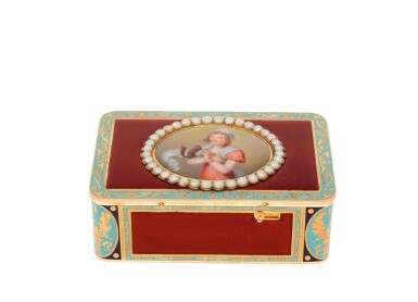 View full screen - View 1 of Lot 36. A RARE DIMINUTIVE GOLD, ENAMEL AND PEARL SINGING BIRD BOX, THE MOVEMENT ROCHAT FRÈRES, GENEVA, CIRCA 1815.