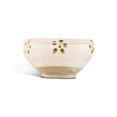 View full screen - View 1 of Lot 3515. A Cizhou white-ground black-glazed 'floral' bowl, Northern Song dynasty | 北宋 磁州白地黑花缽.