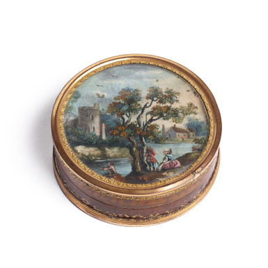 View full screen - View 1 of Lot 320. A gilt-metal mounted blond tortoiseshell boîte-à-miniature, Paris, circa 1775 | Boîte-à-miniature en écaille blonde montée en métal doré, Paris, vers 1775.