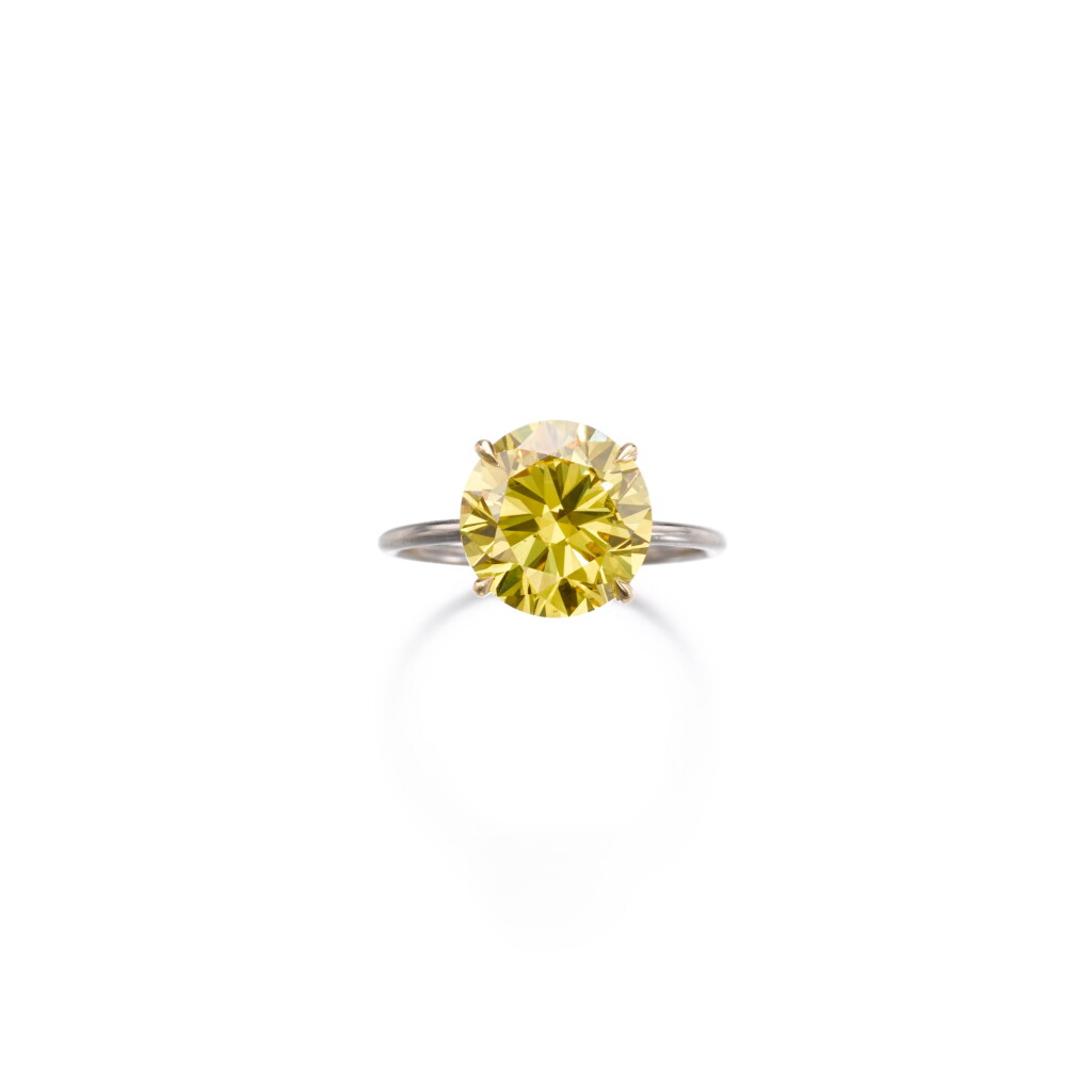 View full screen - View 1 of Lot 281. Superb fancy vivid orangy yellow diamond ring | 艷彩橙黃色鑽石戒指.