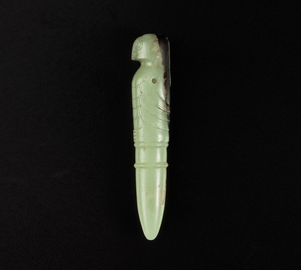 View full screen - View 1 of Lot 229. An extremely rare green and russet jade bird-form hair ornament, Neolithic period, Late Shijiahe Culture | 新石器時代 石家河文化晚期 玉鳥紋笄.