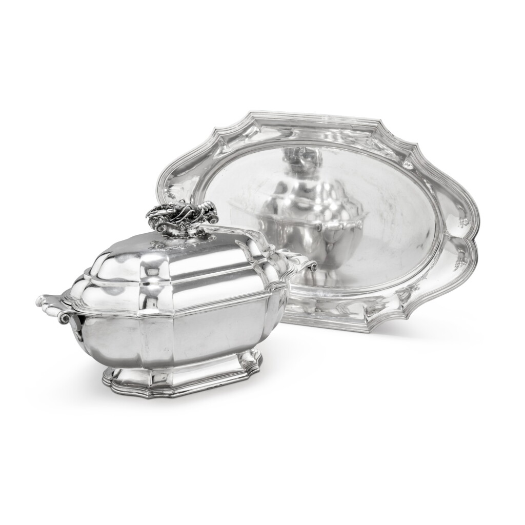 View full screen - View 1 of Lot 350. An Italian oval silver covered tureen and stand, Buccellati, Milan, circa 1980 | Soupière ovale couverte et son présontoir en argent par Buccellati, Milan, vers 1980.