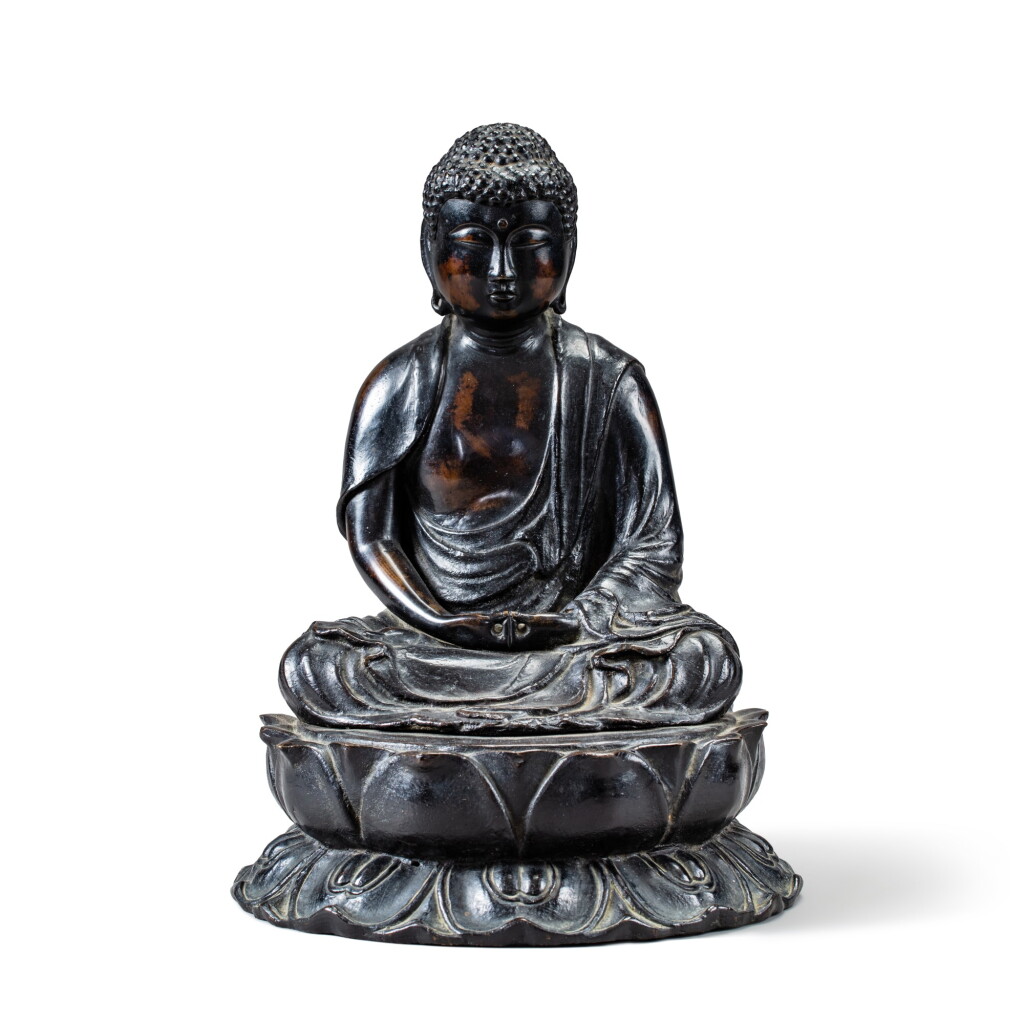 View full screen - View 1 of Lot 266. A bronze figure of a seated Buddha, Japan, Edo period, 18th century | 日本 江戶時代 十八世紀 銅佛坐像.