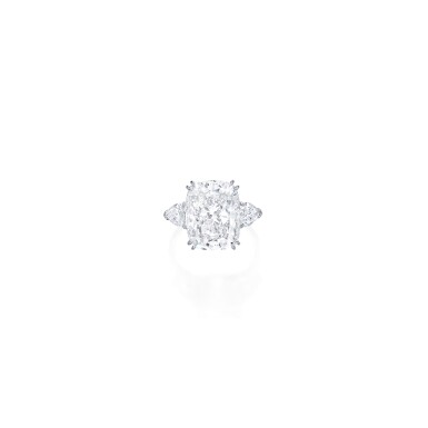 View full screen - View 1 of Lot 515. DIAMOND RING | 鑽石戒指.