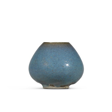View full screen - View 1 of Lot 211. A Jun lotus bud jar Song/Jin dynasty | 宋/金 鈞窰藍釉蓮苞式水盂.