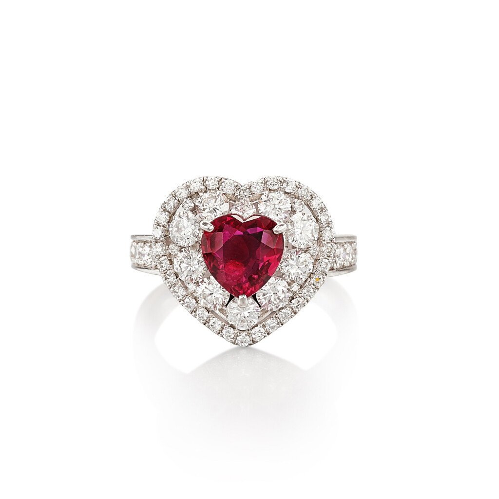 View full screen - View 1 of Lot 635. Ruby and Diamond Ring | 天然 「莫桑比克」未經加熱 紅寶石 配 鑽石 戒指 (紅寶石重約2.16克拉).