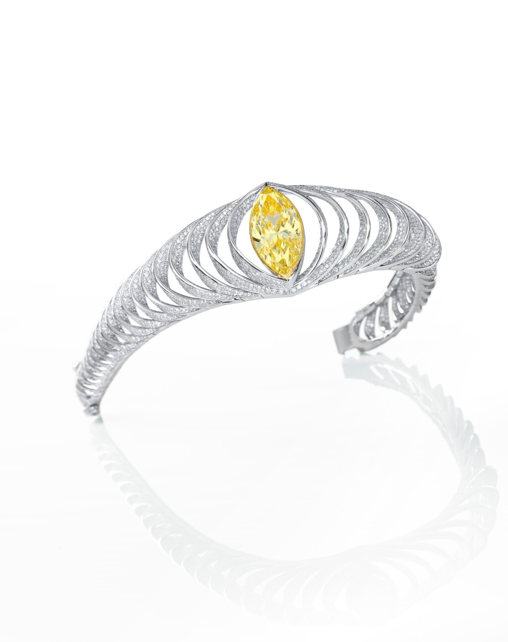 View full screen - View 1 of Lot 1716. FANCY YELLOW DIAMOND AND DIAMOND BRACELET | 10.09卡拉 彩黃色鑽石 配 鑽石 手鏈.