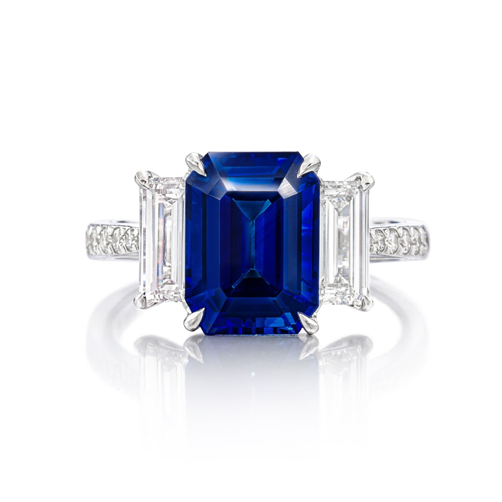 View full screen - View 1 of Lot 1899. Sapphire and Diamond Ring | 4.07克拉 天然「克什米爾」未經加熱藍寶石 配 鑽石 戒指.