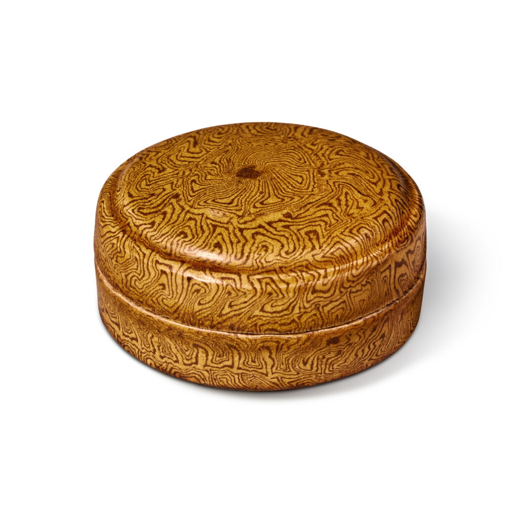 View full screen - View 1 of Lot 490. An amber-glazed marbled box and cover, Tang dynasty | 唐 琥珀釉絞胎蓋盒.