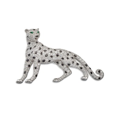 View full screen - View 1 of Lot 1370. ONYX, EMERALD AND DIAMOND ‘PANTHÈRE’ BROOCH | 卡地亞 | 縞瑪瑙 配 祖母綠 及 鑽石 ‘PANTHÈRE’ 胸針.