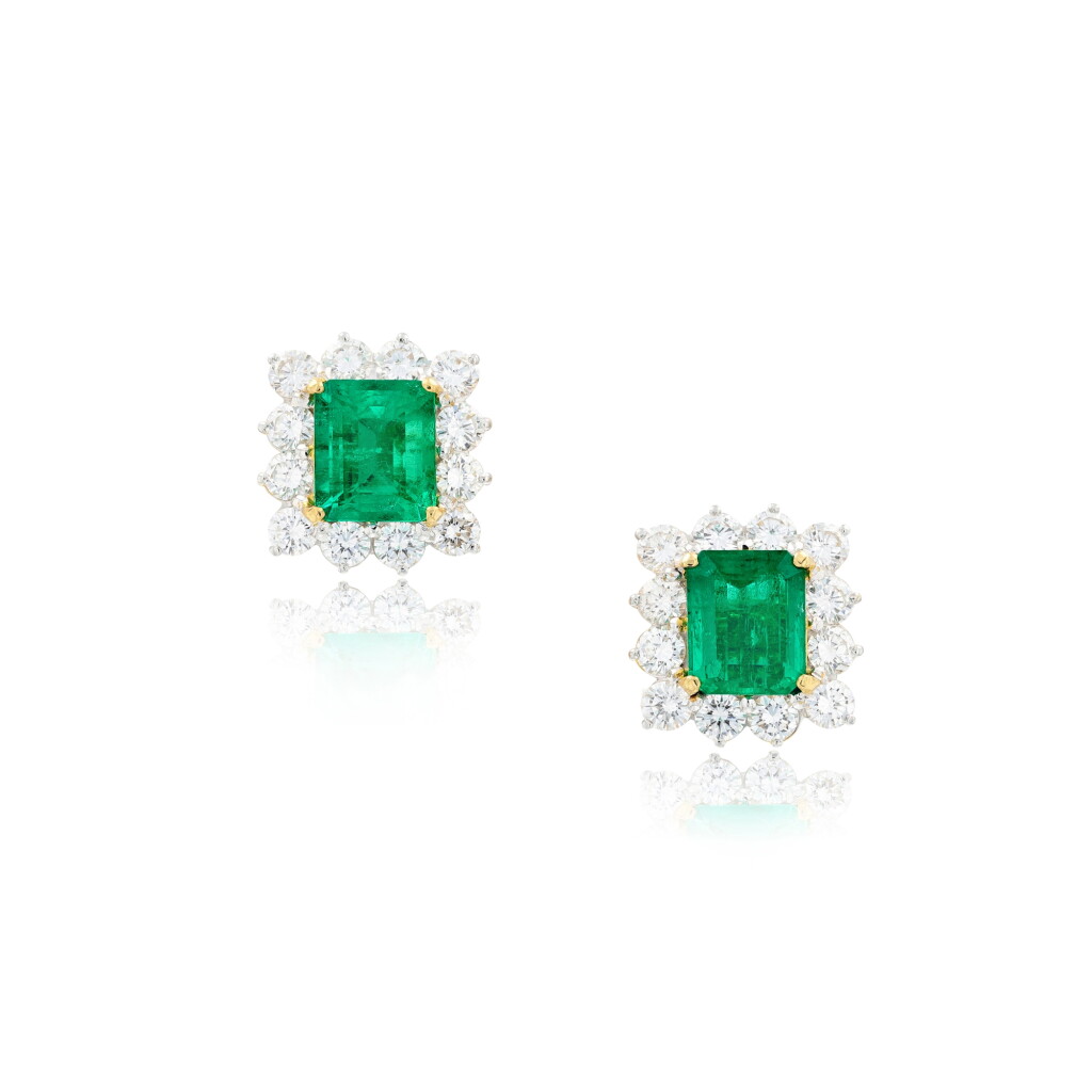 View full screen - View 1 of Lot 110. Paire de boucles d'oreille émeraudes et diamants | Pair of emerald and diamond earrings.