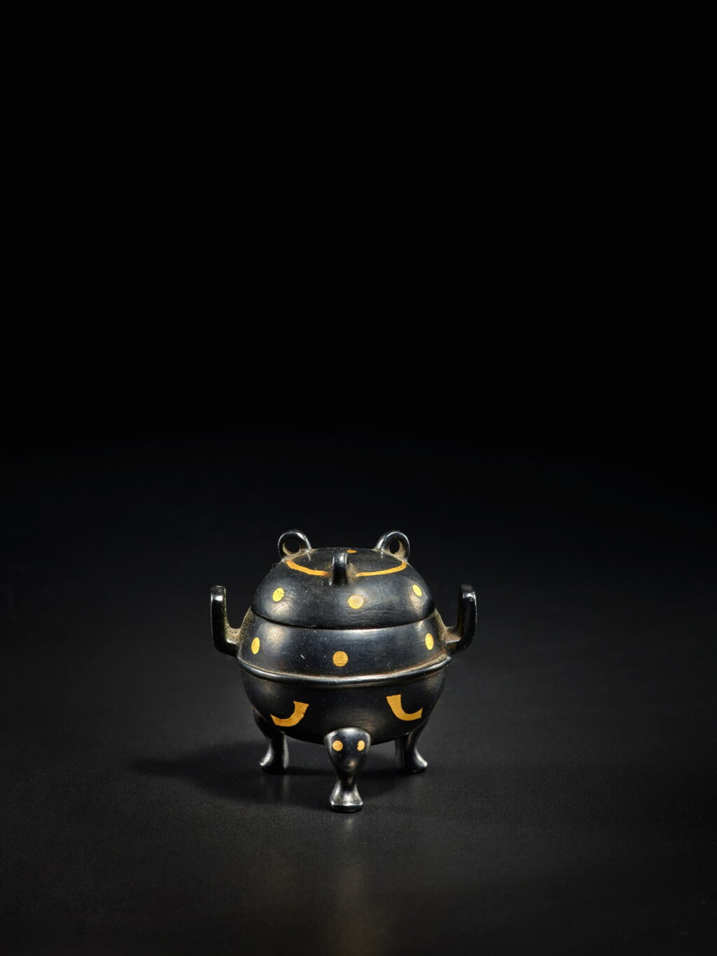 View full screen - View 1 of Lot 123. A miniature archaistic parcel-gilt bronze tripod censer and cover, Song - Ming Dynasty | 宋至明 銅局部鎏金袖珍仿古三足蓋爐.