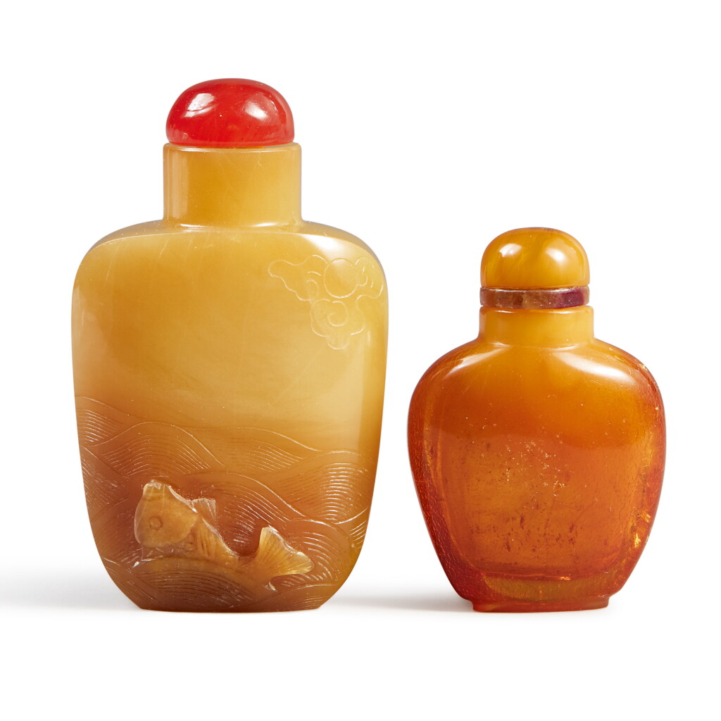 View full screen - View 1 of Lot 961. TWO OVOID SNUFF BOTTLES, QING DYNASTY, 18TH / 19TH CENTURY.
