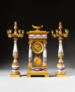 Garniture de cheminée en porcelaine de Paris et bronze doré d'époque Charles X, vers 1830