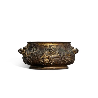 View full screen - View 1 of Lot 5642. A gilt-bronze 'dragon' incense burner, Late Ming dynasty | 明晚期 銅鎏金龍紋爐 《大明宣德年製》仿款.
