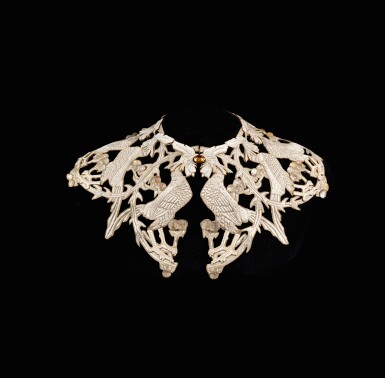 View full screen - View 1 of Lot 21. Important col en cuir, émail, verre et citrine, "Chantecler" | Leather, enamel, glass and citrine collar, 'Chantecler'.
