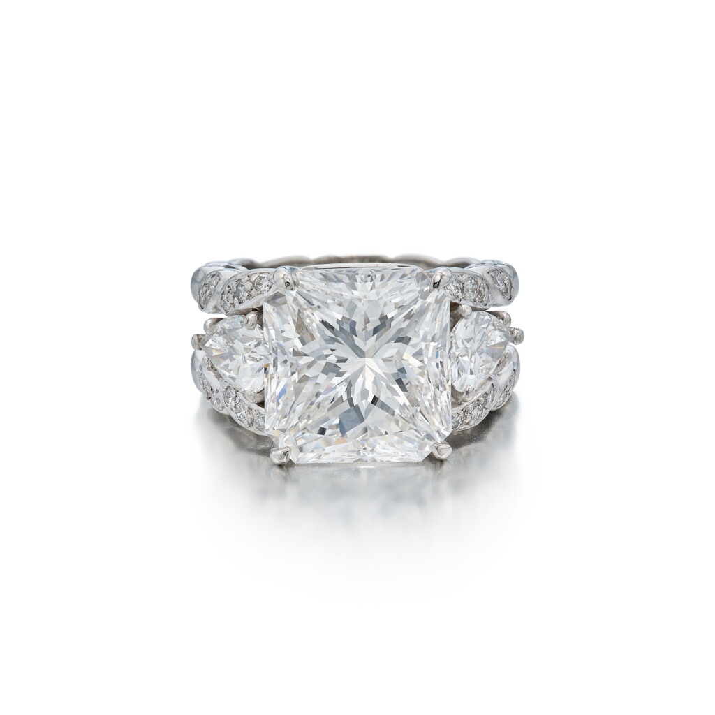 View full screen - View 1 of Lot 211. Diamond Ring.