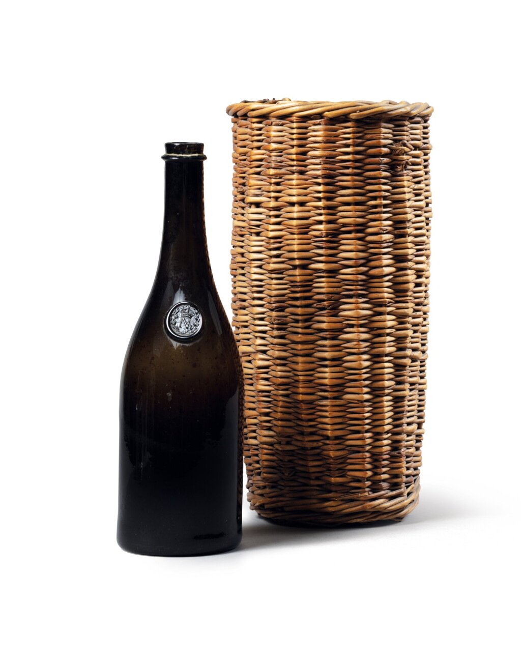 View full screen - View 1 of Lot 16. A bottle with the monogram of the Emperor Napoleon I, early 19th century | Bouteille au chiffre de l’Empereur Napoléon Ier, Début du XIXe siècle.