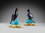 A pair of Louis XV style gilt-bronze mounted Chinese porcelain birds, the porcelain Kangxi period (1662-1722), the mounts 19th century | Paire de perroquets en porcelaine de Chine d’époque Kangxi (1662-1722) à monture de bronze doré de style Louis XV, XIXe siècle