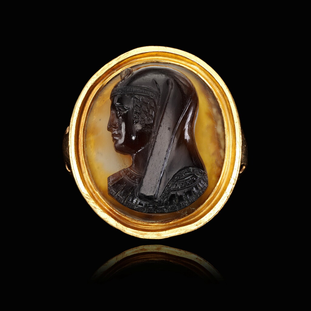 View full screen - View 1 of Lot 11. Cameo with an Egyptian queen, perhaps Cleopatra.