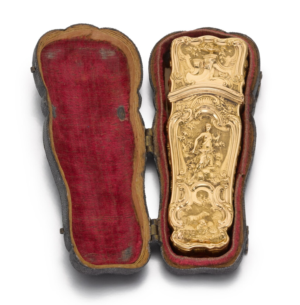 View full screen - View 1 of Lot 28. A gold etui, English, circa 1740.
