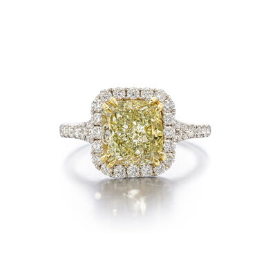 View full screen - View 1 of Lot 1819. Fancy Grayish Yellowish Green Diamond and Diamond Ring | 3.13克拉 彩灰黃綠色鑽石 配 鑽石戒指.