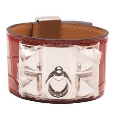 View full screen - View 1 of Lot 89. HERMÈS | ROUGE VIF COLLIER DE CHIEN (CDC) BRACELET IN MATTE MISSISSIPPIENSIS ALLIGATOR WITH PALLADIUM HARDWARE SIZE SMALL (T2).