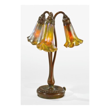 View full screen - View 1 of Lot 10. TIFFANY STUDIOS | THREE-LIGHT "LILY" TABLE LAMP.
