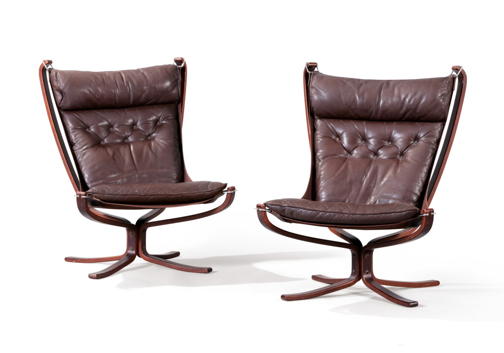 View full screen - View 1 of Lot 205. Paire de fauteuils Falcon, le modèle créé en 1970.