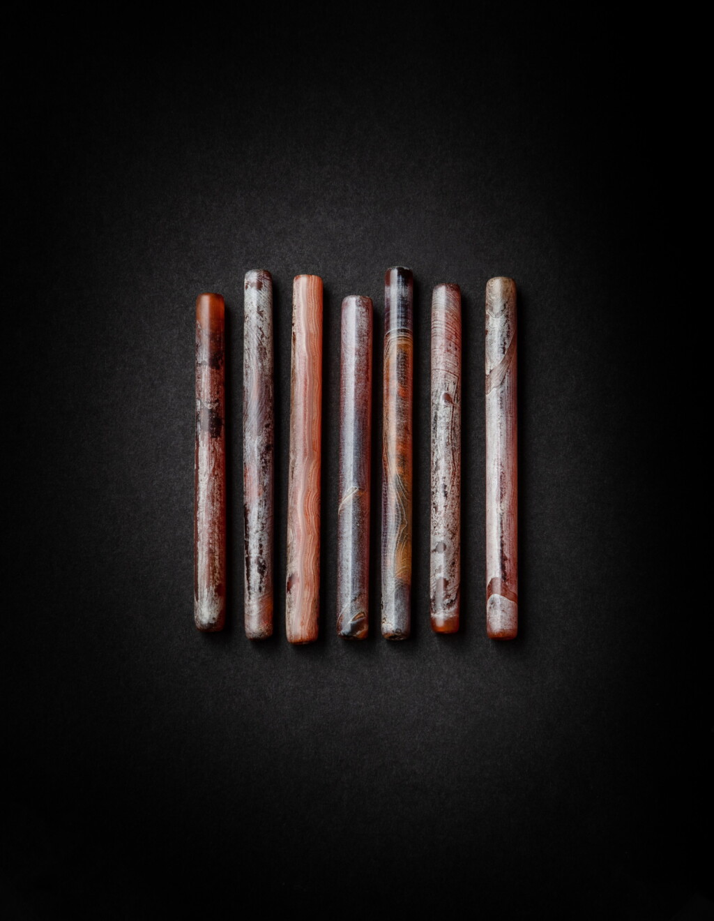 View full screen - View 1 of Lot 93. A set of seven agate tubular beads, Probably Warring States period or earlier | 或戰國或更早 瑪瑙翎管一組七件.