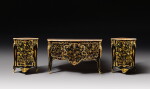 Commode et paire d'encoignures en vernis Martin et bronze doré d'époque Louis XV, vers 1750, attribuées à Mathieu Criaerd