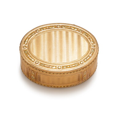 View full screen - View 1 of Lot 310. A two-coloured gold snuff box, Jean-Bernard Sauvage, Paris, 1776-1777 | Tabatière en or de deux couleurs par Jean-Bernard Sauvage, Paris, 1776-1777.