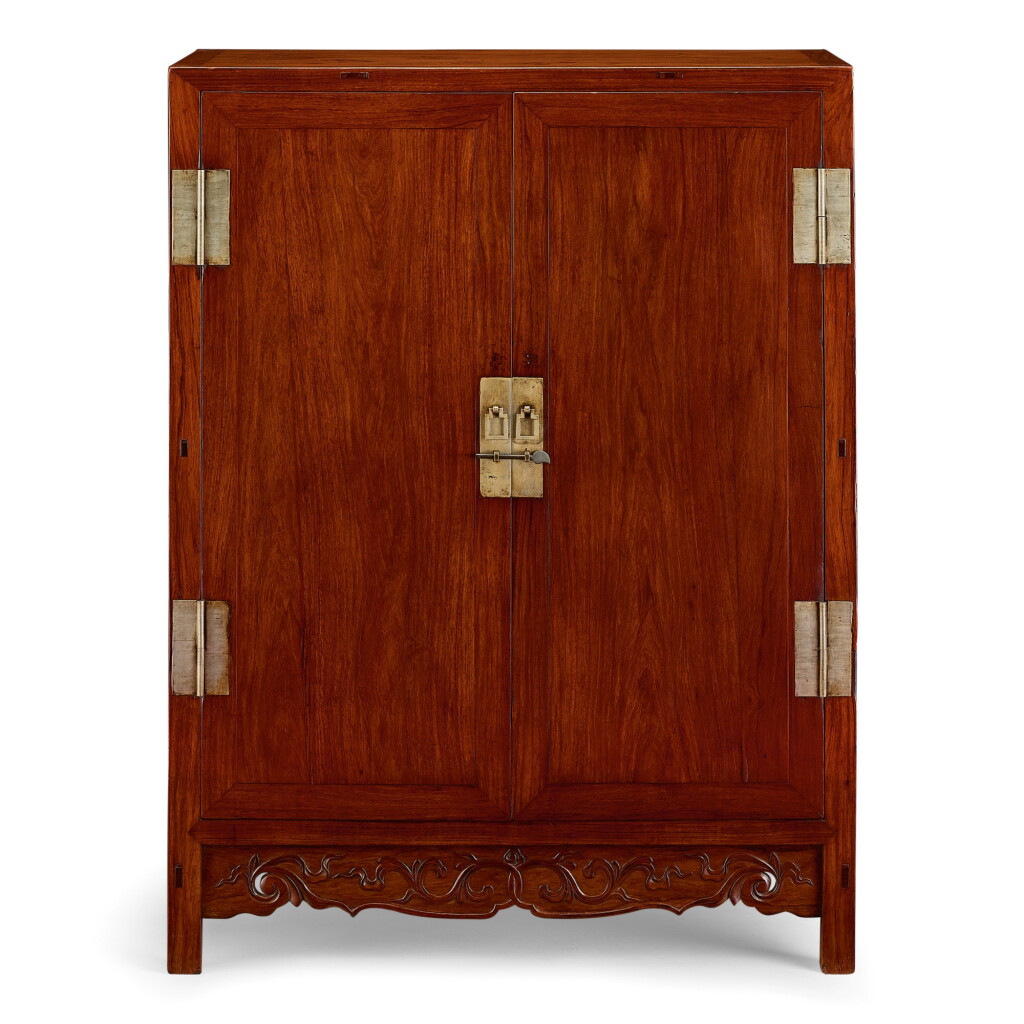 View full screen - View 1 of Lot 38. A HUANGHUALI MEDICINE CHEST, YAOXIANG MING DYNASTY, 17TH CENTURY | 明十七世紀 黃花梨十四屜藥箱.