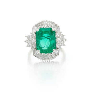 View full screen - View 1 of Lot 124. Emerald and diamond ring (Anello con smeraldo e diamanti).