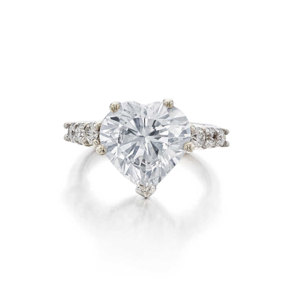 View full screen - View 1 of Lot 270. Diamond Ring.