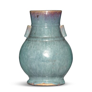 View full screen - View 1 of Lot 711. A large Jun-type handled hu-form vase, Qing dynasty, 19th century | 清十九世紀 仿鈞釉大貫耳瓶.