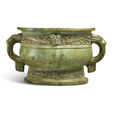 View full screen - View 1 of Lot 570. AN IMPORTANT ARCHAIC BRONZE RITUAL FOOD VESSEL (GUI), WESTERN ZHOU DYNASTY.