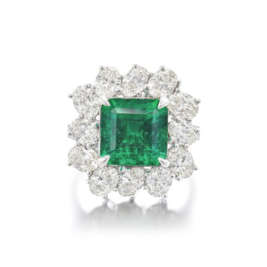 View full screen - View 1 of Lot 1610. Emerald and Diamond Ring | 4.94克拉 天然 「哥倫比亞」無油祖母綠 配 鑽石 戒指.