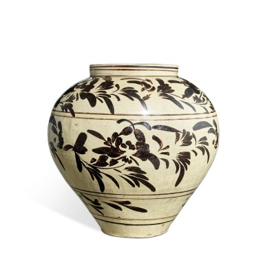 View full screen - View 1 of Lot 5594. A Cizhou black-painted 'floral' jar, Yuan - Ming dynasty | 元至明 磁州窰白地黑彩花卉紋罐.
