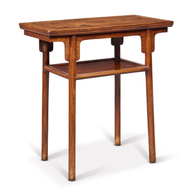 View full screen - View 1 of Lot 723. A 'huanghuali' single-shelf recessed leg table (pingtouan), 17th century | 十七世紀 黃花梨夾頭榫帶屜板小平頭案.