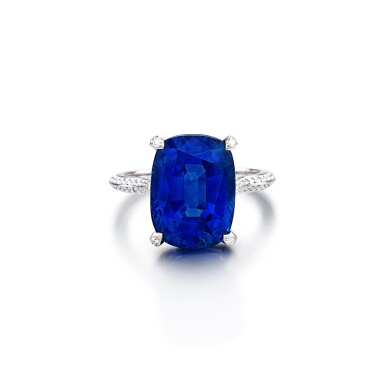 View full screen - View 1 of Lot 272. Sapphire and Diamond Ring | 蕭邦 | 10.46克拉 天然 「喀什米爾」未經加熱藍寶石 配 鑽石 戒指.