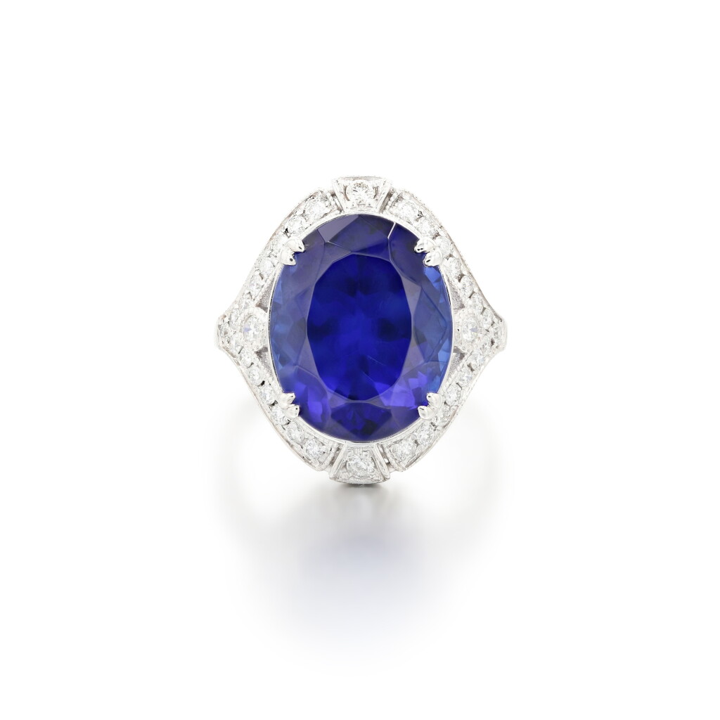 View full screen - View 1 of Lot 266. Bague tanzanite et diamants | Tanzanite and diamond ring.