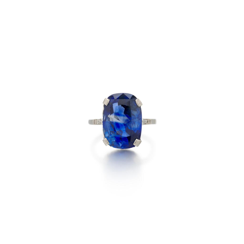 View full screen - View 1 of Lot 54. Sapphire and diamond ring (Anello con zaffiro e diamanti).